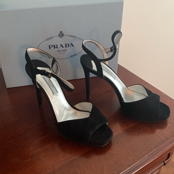 Authentic Womens gently worn Prada heels size 38/ 8 B - Picture 3 of 16